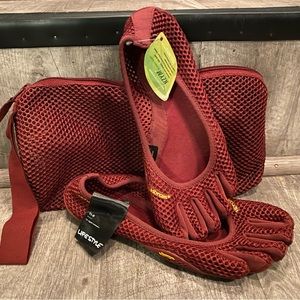 Vibram five finger mesh ballet flats new with tags and zipper bag. Maroon color.